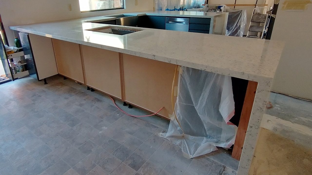 How Do You Choose a Kitchen Worktop Material?